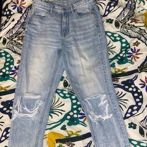 American Eagle Light Wash Mom Jean